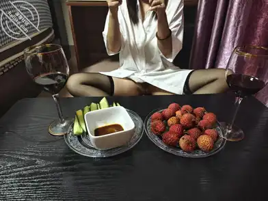 《我和我的女神爱妻》(ID:174445390701)绿帽男和骚老婆作品封面